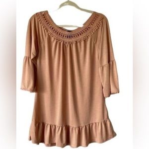 EUC crochet neckline tunic, size L/XL, peach color